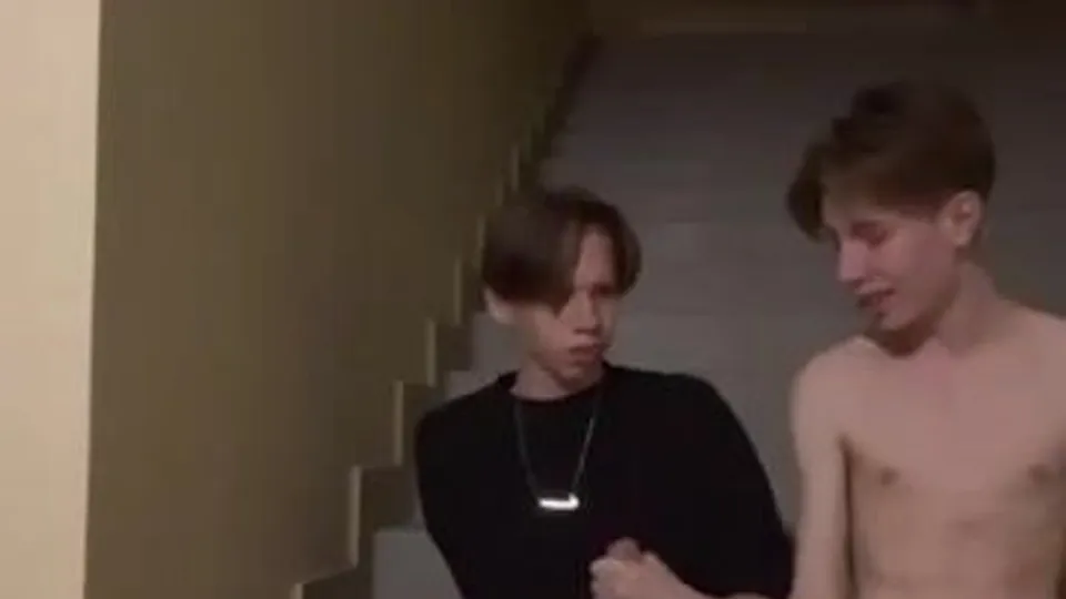 ชู้สีบลอนด์: การกระทำทางปากแบบไม่มีเสื้อผ้า