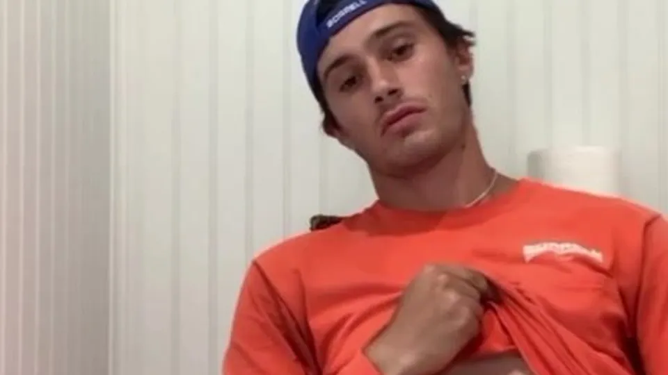 Young redneck jock jerking his dick and cumming - ThisVid.com
