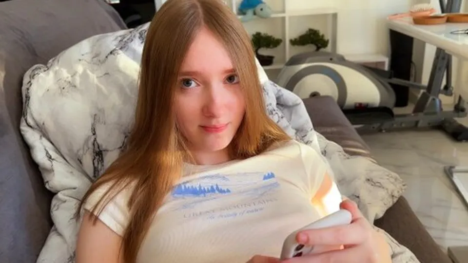 Young stepsister takes her brothers strong dick by the cheek