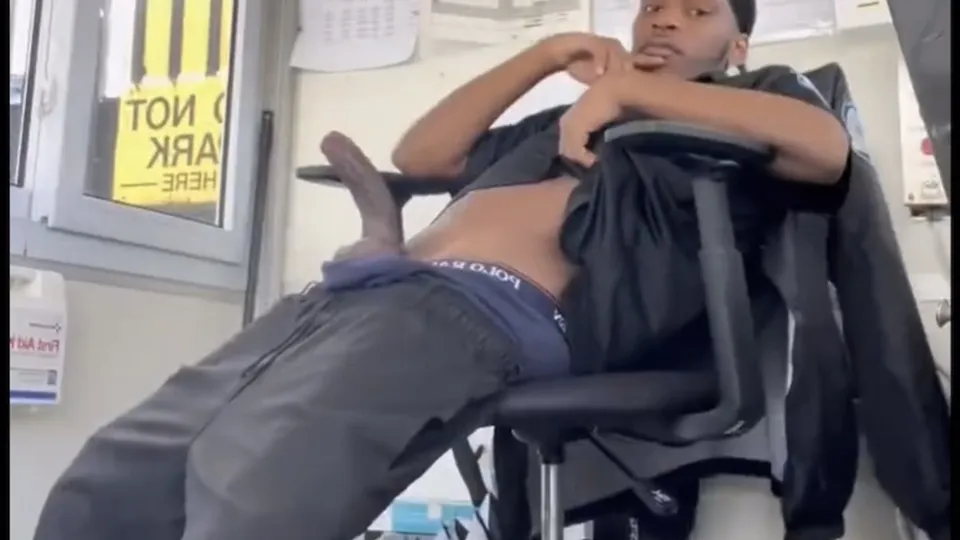 Young str8 bull cums *AT WORK* - ThisVid.com