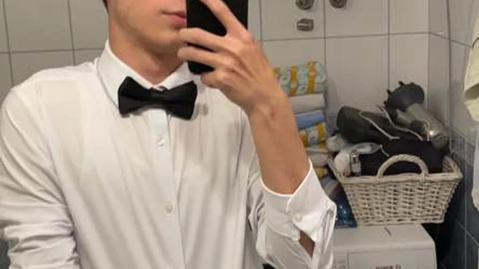 Young Str8 European Twink Baited (Cumshot) - ThisVid.com