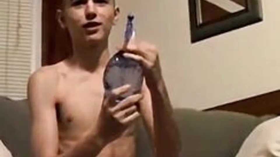 Young twink shows himself cam boys porn