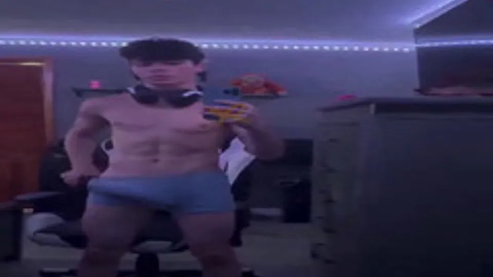 Young white stud showing off sexy body and big cock - ThisVid.com