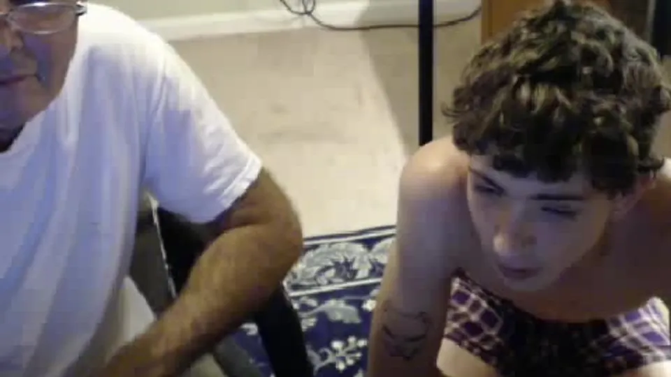 Younger older webcam - ThisVid.com