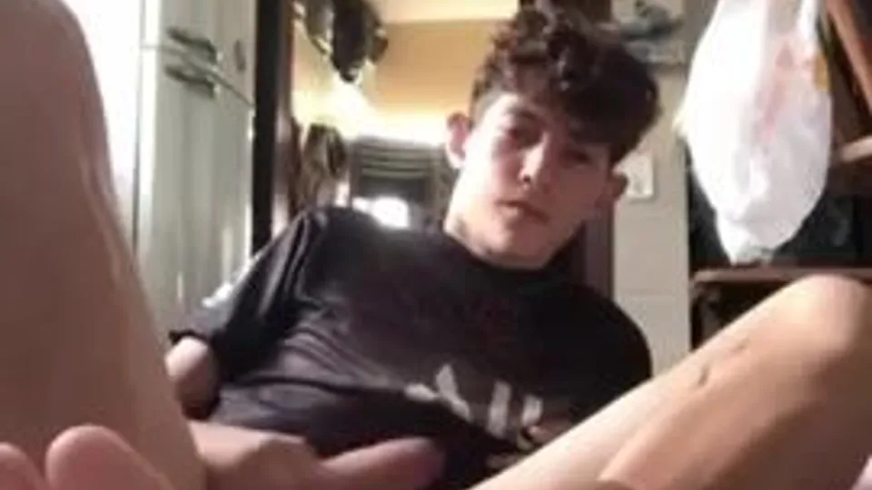 Foot Fetish: Cute College Guy's Toes