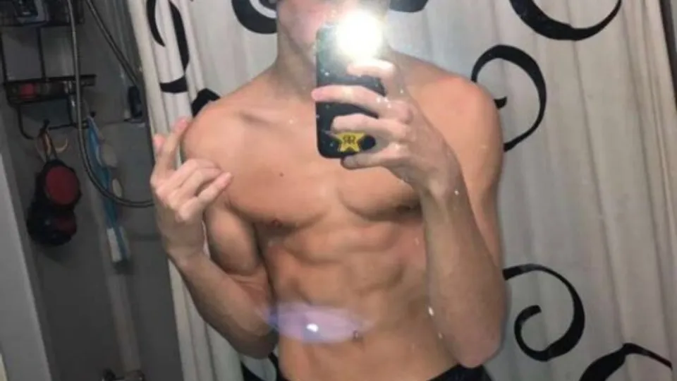 Yummy hot dick dude in bathroom