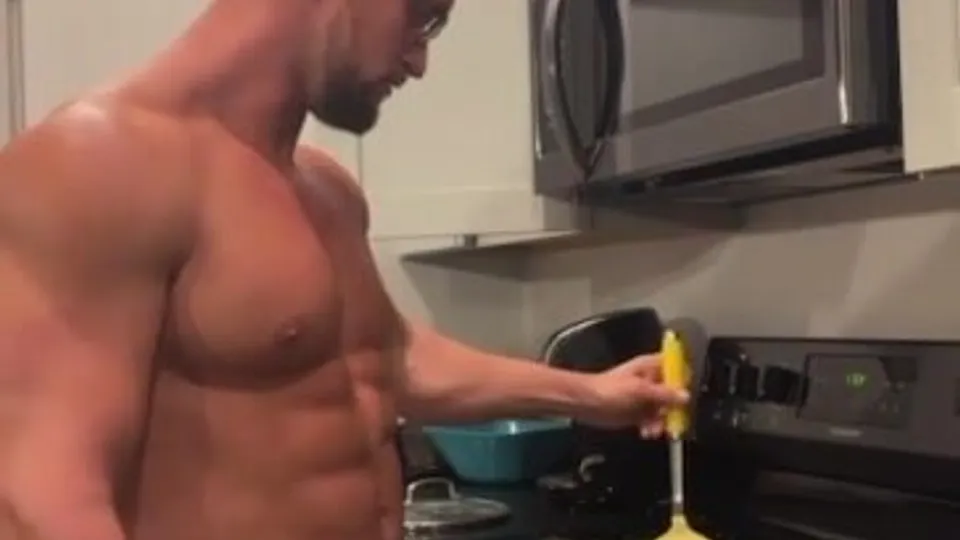 Zaddy Bodybuilder De pau mole - ThisVid.com