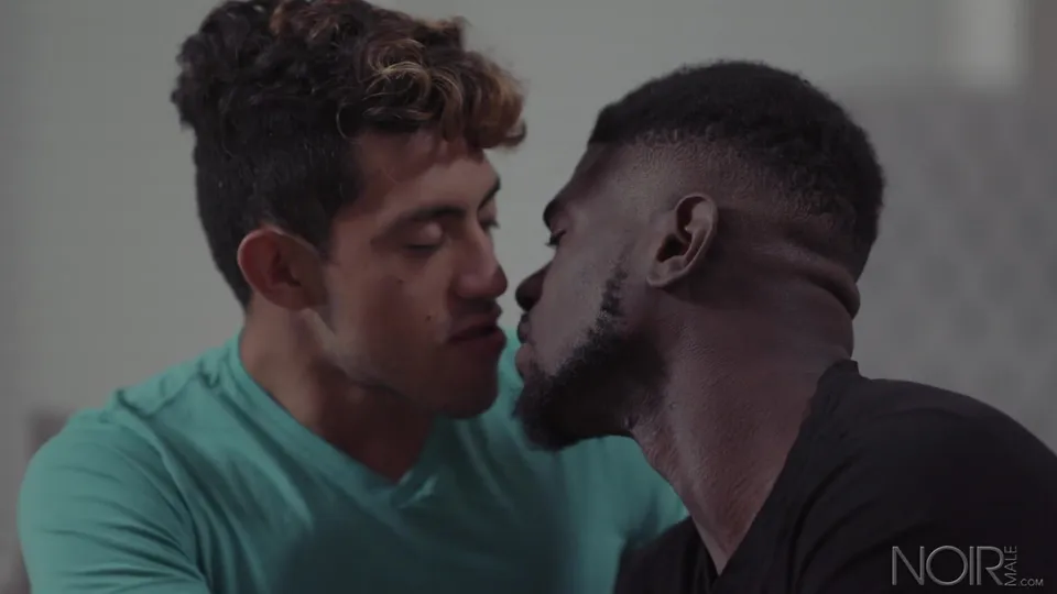 Devin Trez & Zeno Rey: Bareback Gay Encounter
